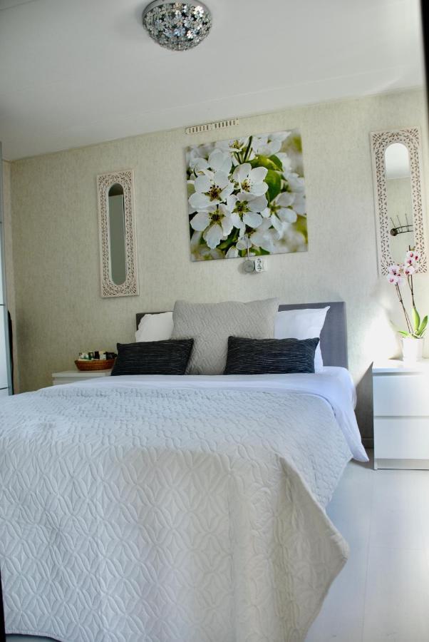 Charmant Chalet Op Een Bospark Op De Veluwe Villa พุทเทิน ภายนอก รูปภาพ